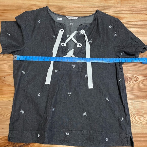 Ladies top - Picture 2 of 4